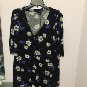 Beautiful Torrid Sz 2 floral pop over soft stretch